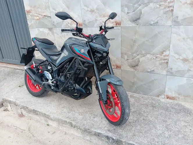 Moto nova e com baixa quilometragem