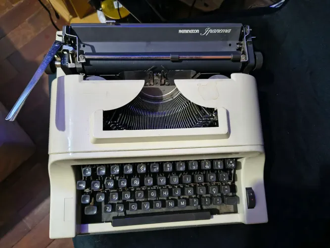 Vendo máquina de Datilografia da marca Raminton Ipanema