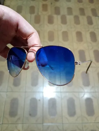 Vendo óculos RAY-BAN novo.Entrego