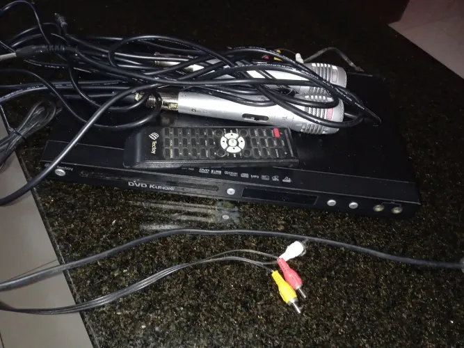 Dvd Tectoy com dois microfones e controle 
