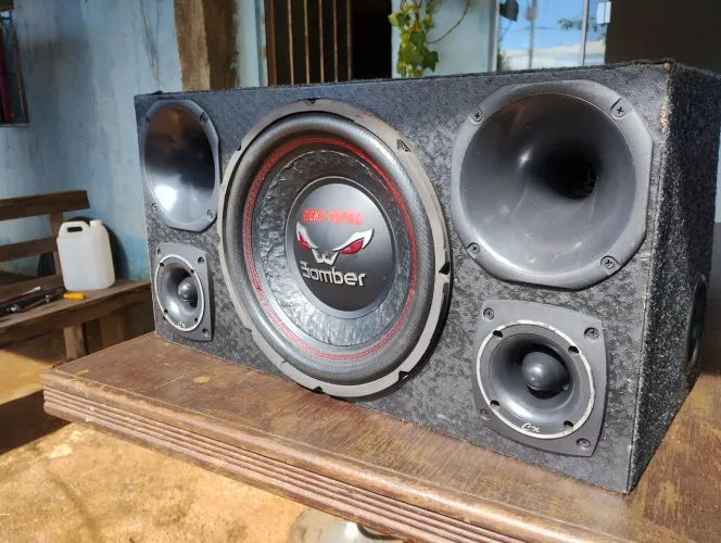 Vendo caixa trio sub Bomber bicho papão+ módulo Taramps TI 1500