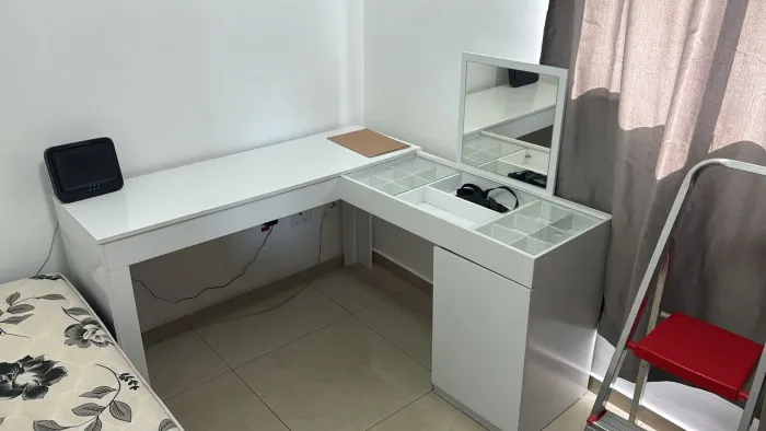 PENTEADEIRA COM ESPELHO
