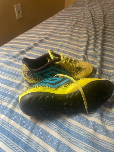 chuteira umbro