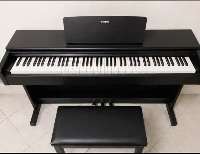 Piano digital Yamaha Arius YDP-145B