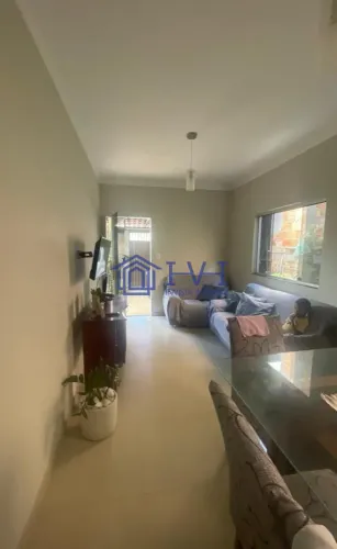 CASA À VENDA | 3 QUARTOS | LOTE DE 200 M²