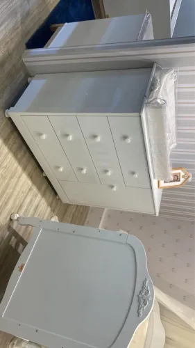 Vendo quarto infantil com guarda roupa 4 portas e cômoda 1 porta 100% MDF sem avarias