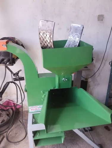 Máquina forrageira triturador de 3 CV nova ,sem o motor