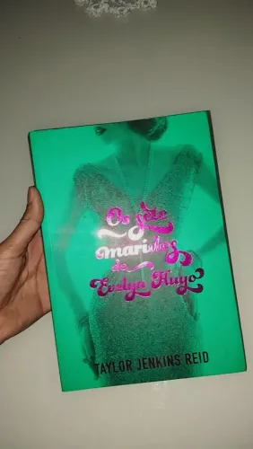 Livro os 7 maridos de Evelyn hugo