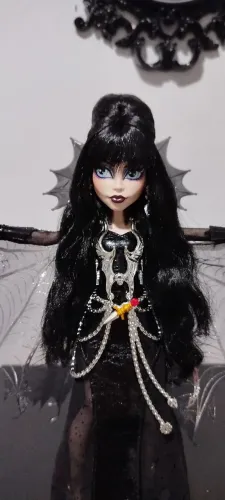 Boneca Elvira Monster High ( LEIA A DESCRIÇÃO)