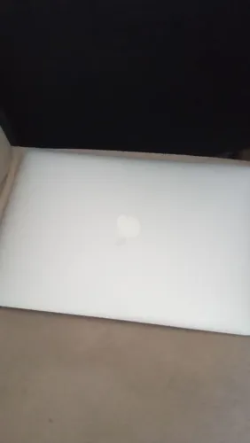 MacBook Air conservado