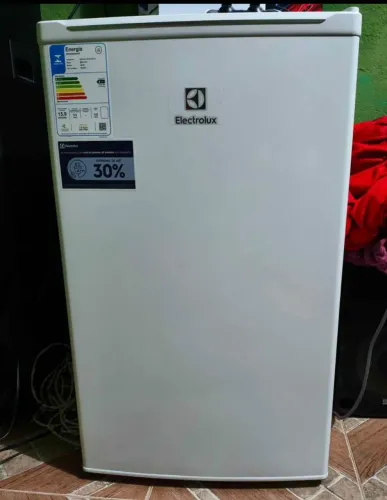 Vendo este frigobar funcionando perfeitamente contato *
