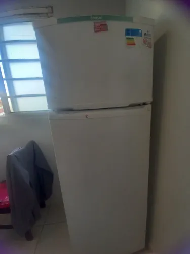 Vende = se uma geladeira cônsul 110 v