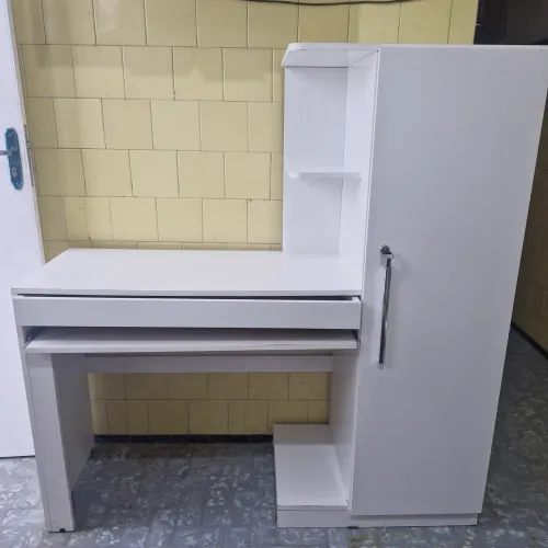 Escrivaninha para computador em bom estado