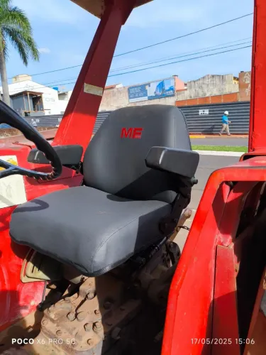 Trator agrícola