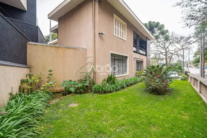 Casa Comercial na Padre Anchieta 329 m² | Excelente Local para Restaurante, Loja ou Servi