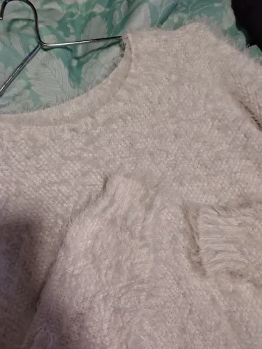 Blusa de tricô com pelinho off white veste M e G
