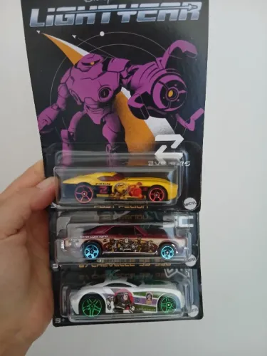 Kit 4 Hot Wheels Disney Pixar Lightyear