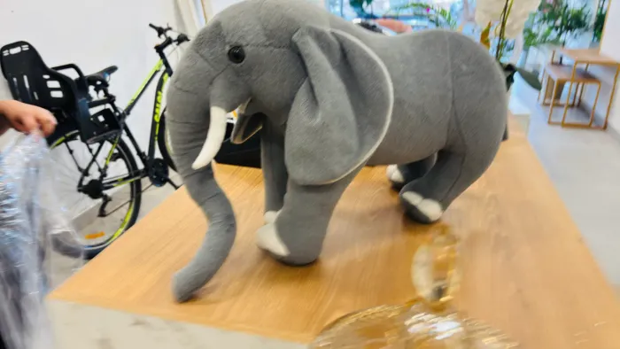 Pelúcia elefante realista