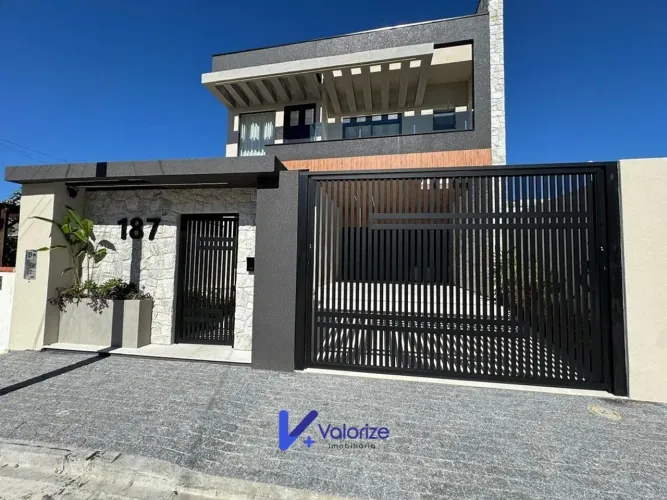 Sobrado Alto Padrão a Venda em Matinhos-PR