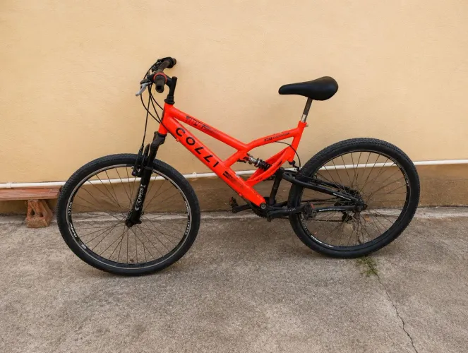 Bicicleta Colli aro 26 laranja 780,00