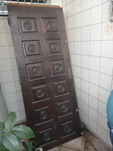 PORTA DE MADEIRA MACIÇA