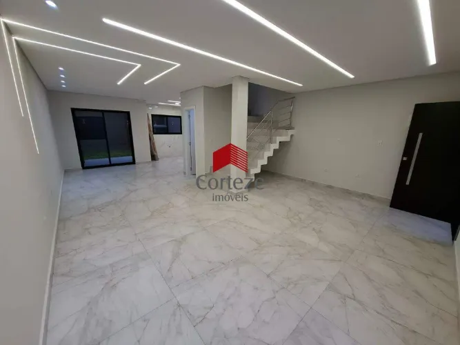 Sobrado com 156,45m² 3 quartos, à venda, no bairro Portão em Curitiba