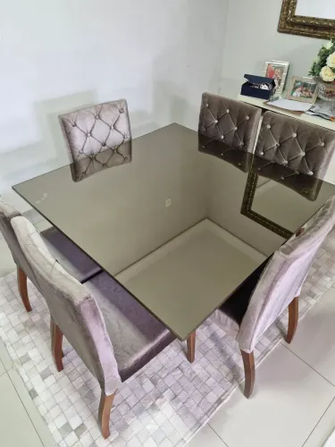 Mesa com 6 cadeiras