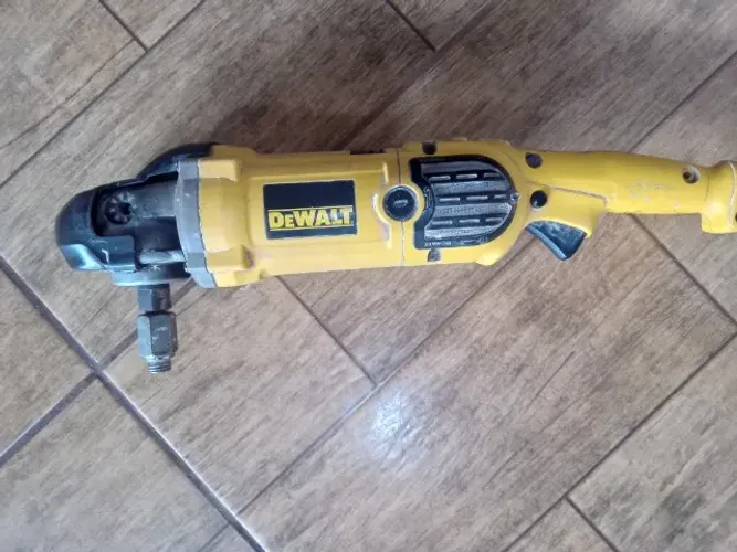 POLITRIZ ROTATIVA DEWALT 220V