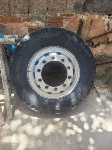 Roda mais pneus