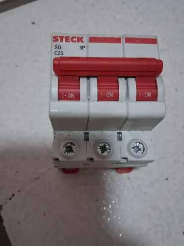 Disjuntor Trifásico Steck Só c25