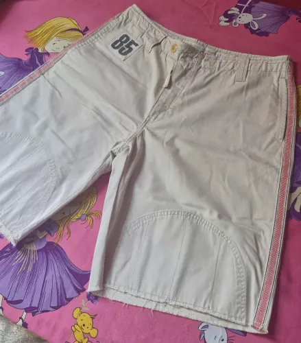 Bermuda Redley bege/branca tamanho 44 em PERFEITO estado