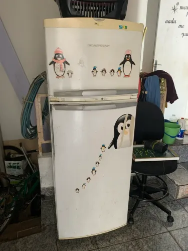 Geladeira duas portas 110v funcionando perfeitamente