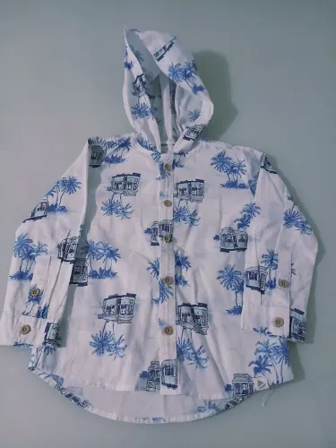 Vendo essa camisa infantil menino veste 1/2 anos pouco uso ótima qualidade 