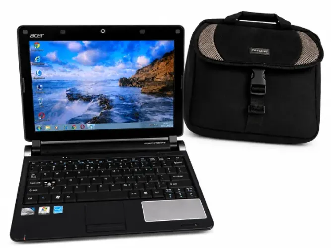 Notebook compacto Acer Aspire One funcionando com case!