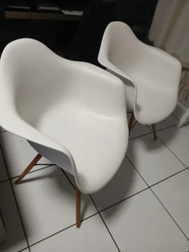 Cadeira branca Eames