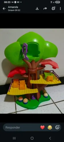 Casinha de árvore de brinquedo