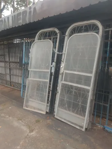 Portas e janelas a venda 300 cada porta 200 cada janela material bom, Ceilândia sul