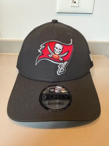 Boné New Era Tampa Bay Buccaneers 9forty 940 NFL Cor Preto