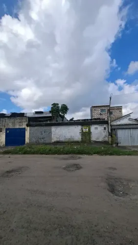 Imóvel para venda possui 250 metros quadrados em Mustardinha - Recife - PE