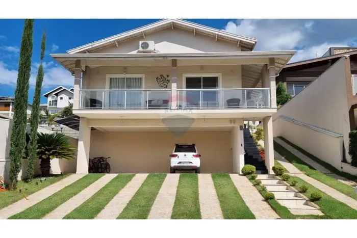 Casa em condomínio de Bragança Paulista, com 319 m², 3 suítes, 6 vagas, piscina, sauna e á