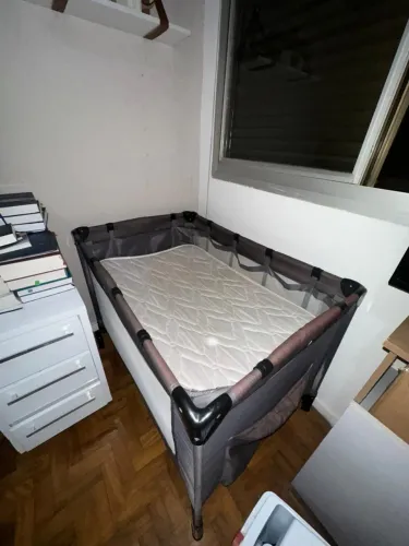 Berço para criança. Cama infantil