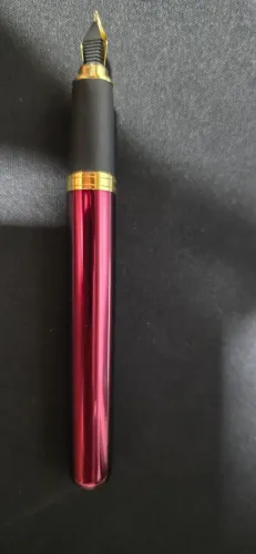 Caneta tinteiro OHTO modelo Celsius FP