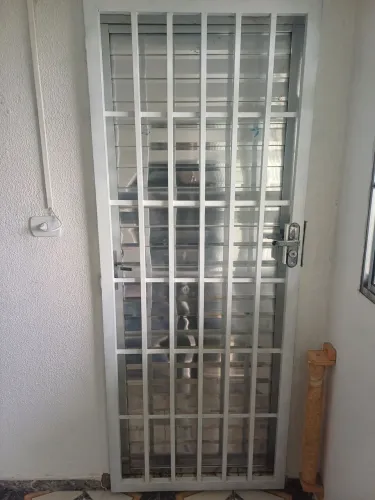 Grade proteção porta metalon