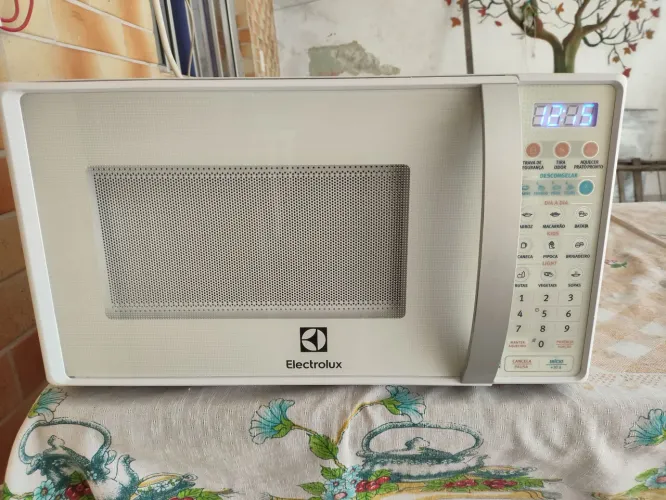 Microondas Electrolux,20 lts,110 volts, entrego e dou garantia