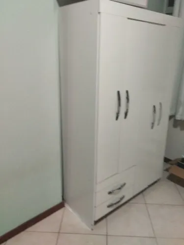 Vendo guarda roupas semi novo