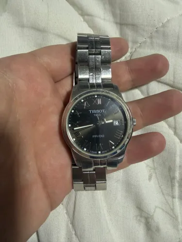 Tissot PR100 fundo preto