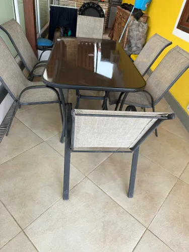 Mesa retangular com 6 cadeiras 
