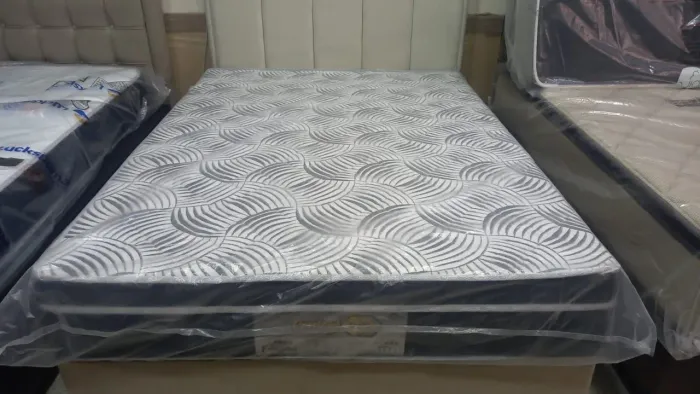 Vendo colchão e Box barato