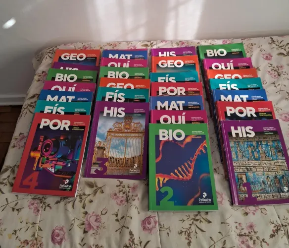 Livros didático poliedro