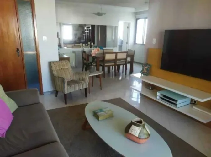 Apto andar alto no condomínio Adauto Nicolau